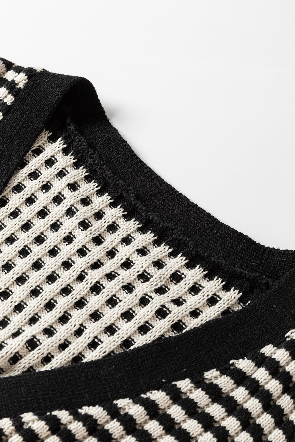 Black Colorblock Textured Knit Buttoned Cardigan #101