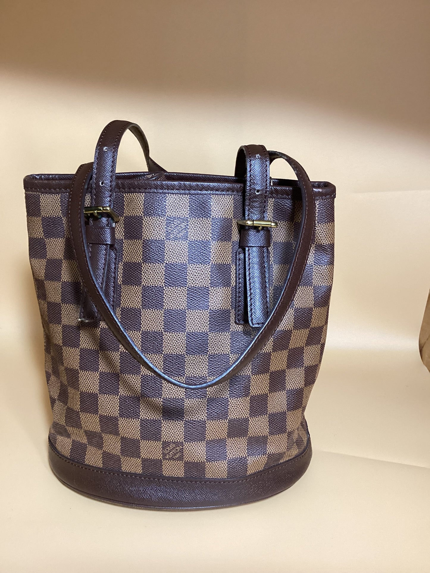 Louis Vuitton #233 PRELOVED