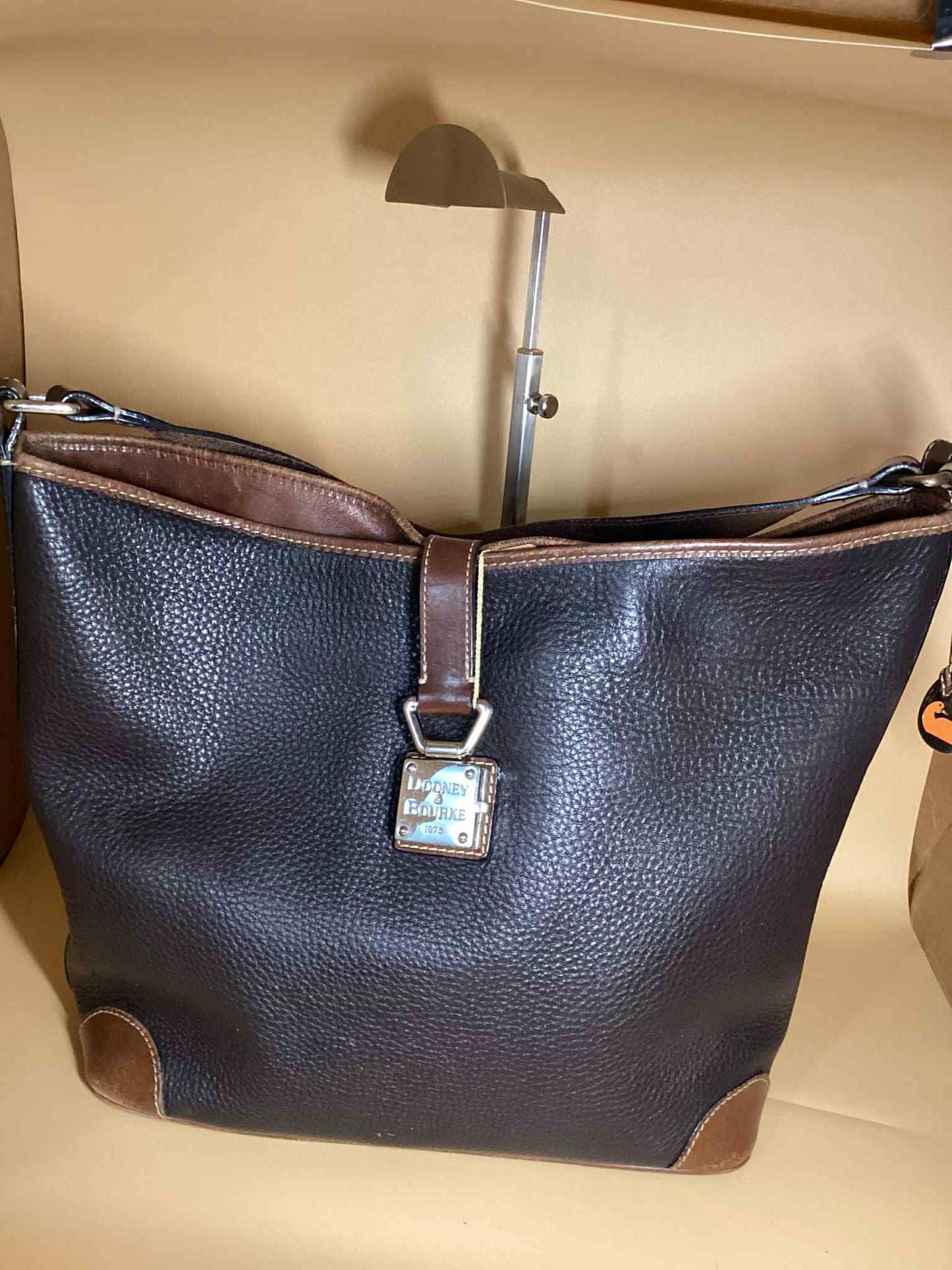 Dooney & Bourke #256 preloved