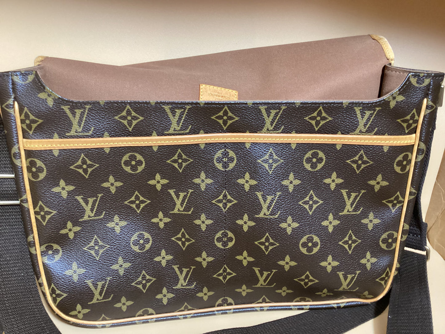LOUIS VUITTON #229 PRELOVED