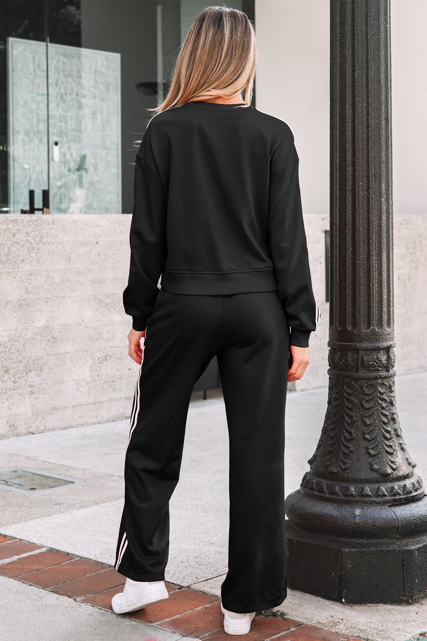 Conjunto de 2 piezas Sudadera de cuello redondo con detalle de rayas universitarias negras y pantalones de chándal elásticos #131