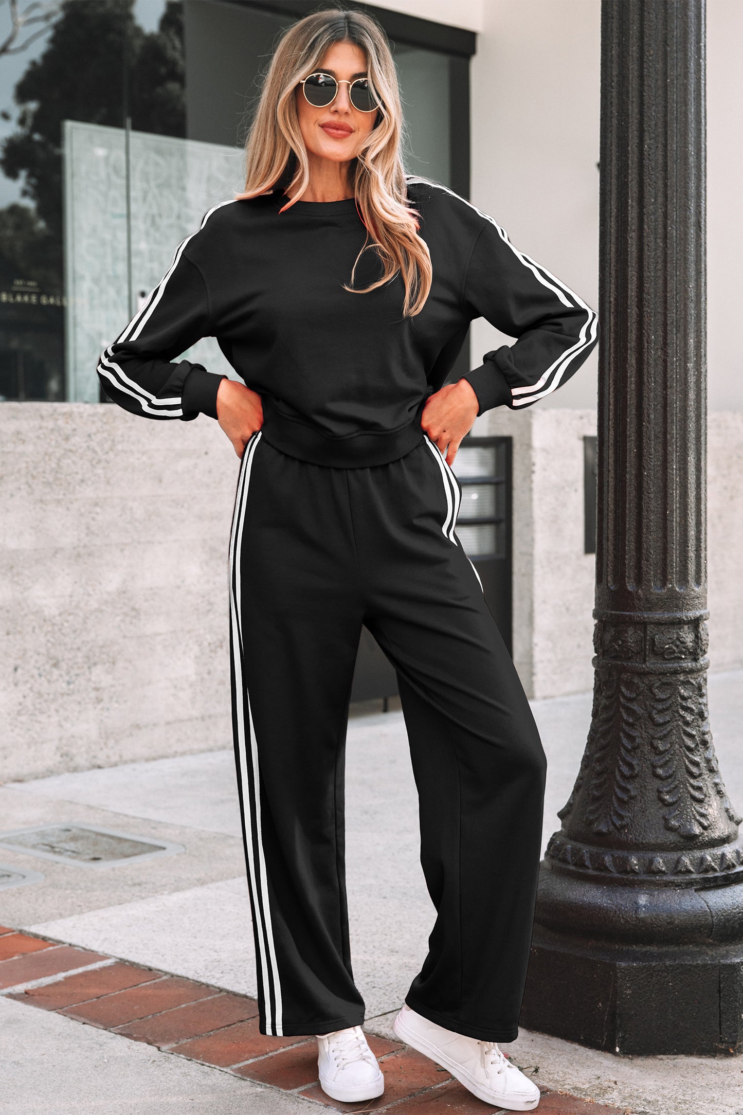 Conjunto de 2 piezas Sudadera de cuello redondo con detalle de rayas universitarias negras y pantalones de chándal elásticos #131