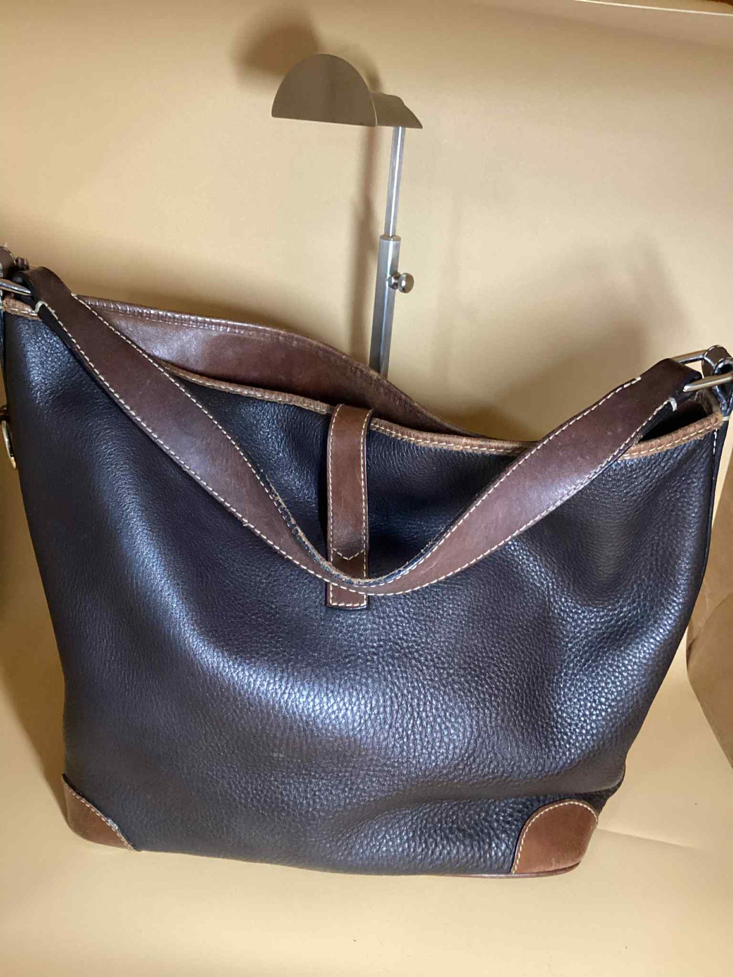 Dooney & Bourke #256 preloved